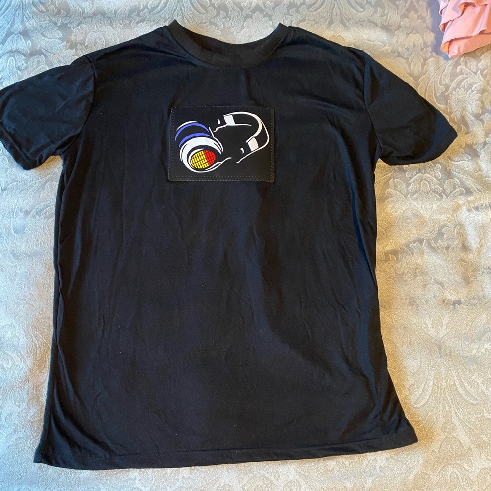 EUC Flashing lighted tee